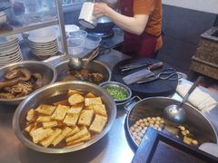 -松树干拌面店