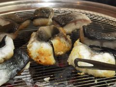 -围炉肉舍•炭烤活鳗•丹东海鲜烤肉(步行街店)