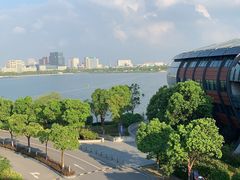 -上海滴水湖皇冠假日酒店