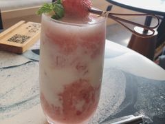 草莓芝芝-瞄一喵猫咖(格力海岸店)