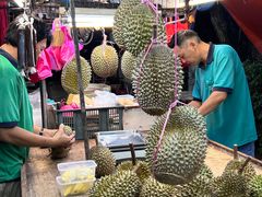 -阿龙榴莲摊