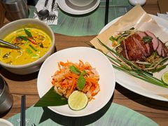 泰式炒金边粉配猪颈肉-帕蓝·暹罗料理&曼谷夜市(大学路店)