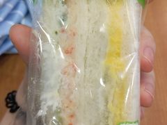 -全家便利店(洛川东路店)