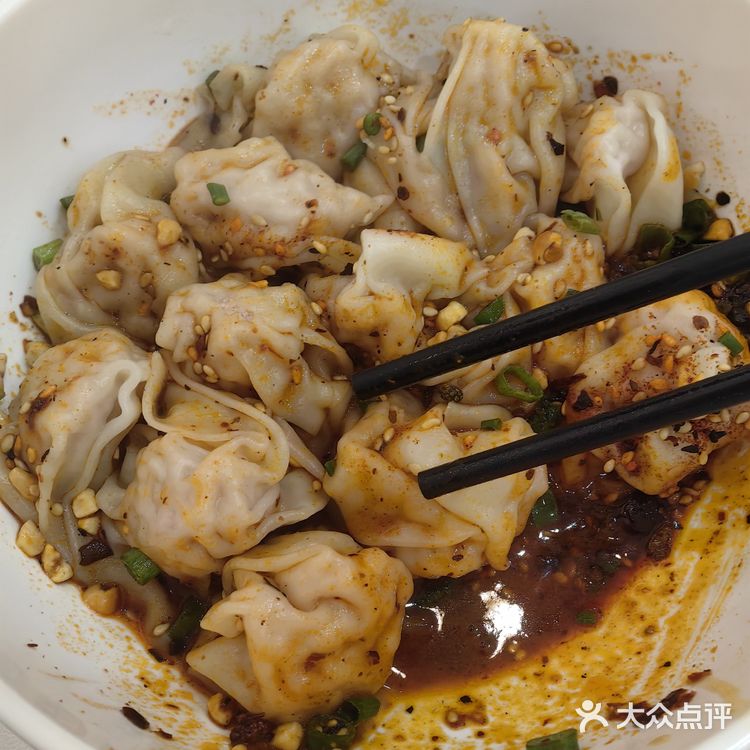 南坪万达附近的抄手店，味道不惊艳，只能算中规中矩