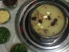 -南渝食府.墨脱石锅松茸鸡
