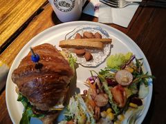 -房角石咖啡与书(吉大南校店)