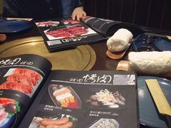 -山川小町·极番烧肉(新地假日广场店)