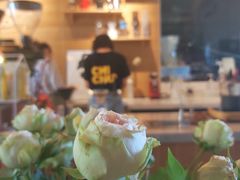 -彳亍咖啡·这里(水湾路店)