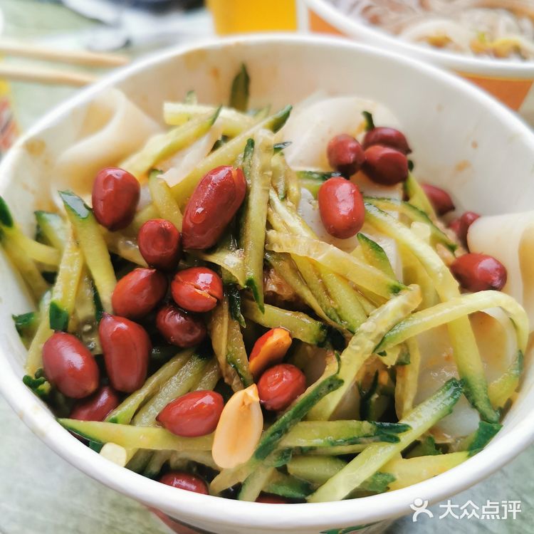 酸辣粉，凉皮，炸串都不错呢[胜利][胜利][胜利]