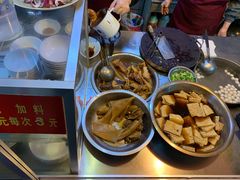 -松树干拌面店
