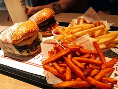 -The Habit Burger Grill 哈比特汉堡(复兴soho店)