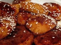 -帅巴人舅母子腊蹄民俗村