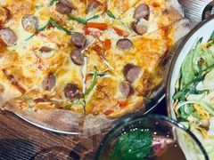 芝士肉肠披萨-TIGERS老虎西餐(亦庄店)