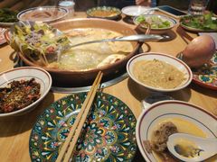 -洱火云南酸菜牛肉火锅(石景山当代商城店)