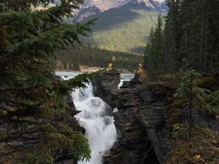 -阿萨巴斯卡瀑布观景点