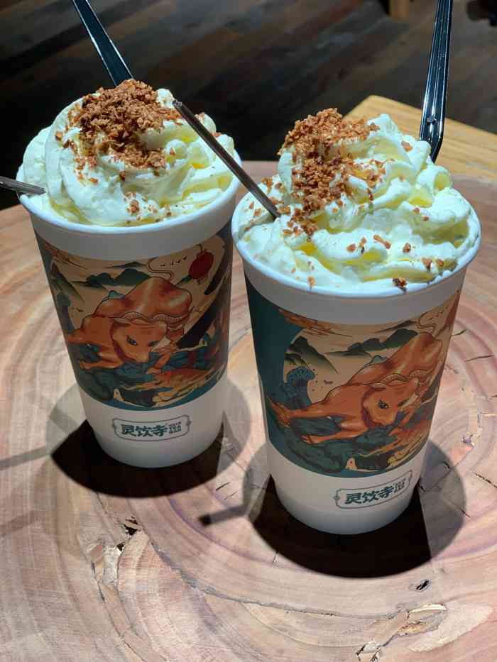 国庆假期和家人在附近吃烧烤,肯定想来杯奶茶喝喝,于是走几十米就有