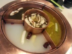 -滇釜火锅·能喝汤的火锅(车公庄店)