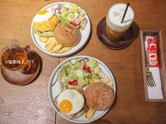 牛肉汉堡-Simple Yummy简单美味(上邦百汇城店)