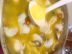 酸汤乌鱼片-鹅冠港式茶餐厅(来福士店)