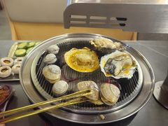 -围炉肉舍•炭烤活鳗•丹东海鲜烤肉(步行街店)