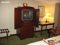 打开是电视，有点旧了-上海明天广场JW万豪酒店