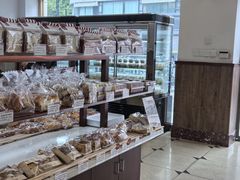 -红宝石·鲜奶小方·海派西点房(南丹店)