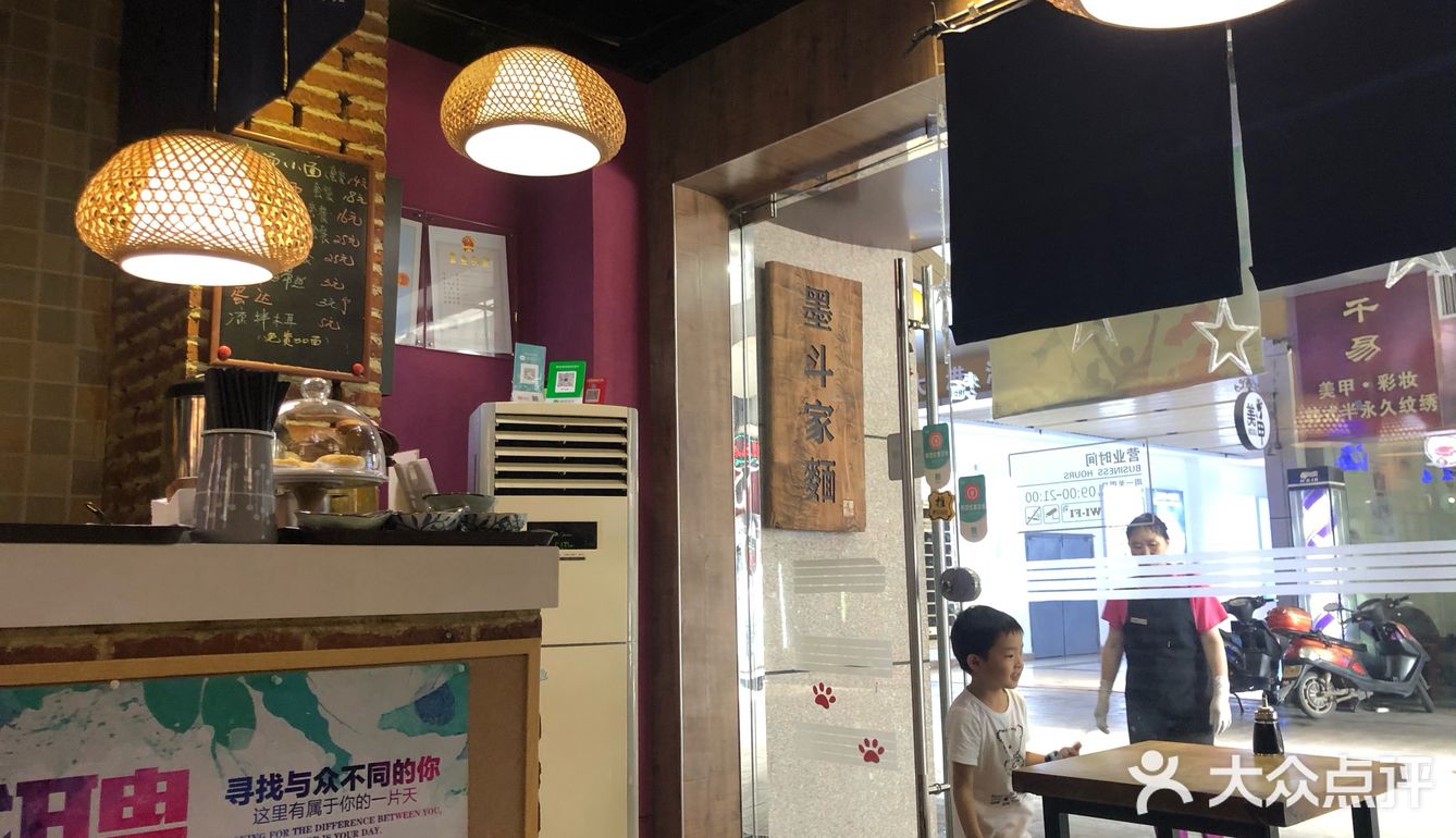 阿姨很推崇他们家的面。鼓励我儿子尝一点