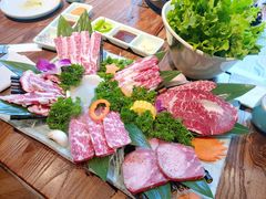 黑牛六拼-明洞阿姨·韩式酱蟹烤肉·创意料理(三元桥店)