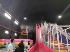 -嘿哟动霸CHUA·新潮玩运动娱乐中心·蹦床滑冰团建乐园