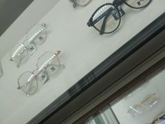 -翰佐蔡司小乐圆·依视路星趣控·暴龙眼镜折扣店