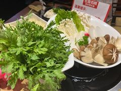 -左庭右院鲜牛肉火锅(金山万达店)