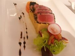 煎红金枪鱼配土豆泥蓝芝士汁-塞纳河法国餐厅(意式风情街店)