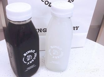 和朋友在嘉里中心逛街。看到这家果汁BINGO