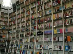 -钟书阁(松江泰晤士小镇店)