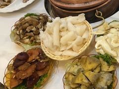 -菌海森林·非遗野生菌火锅(西山区滇池路摩根道店)