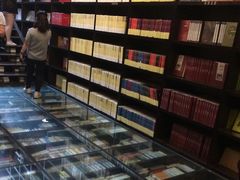 -钟书阁(松江泰晤士小镇店)