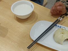 -李与白包子铺(桐梓林店)