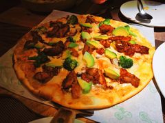 鸡肉牛油果披萨-秀·爱尔兰餐吧(上海路店)