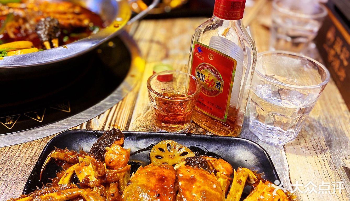 螃蟹配劲酒 有劲更有味