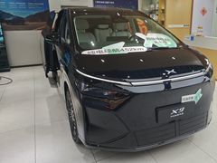 -小鹏汽车(上海静安大融城店)