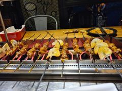 会自己转的烧烤炉-悦屋老板娘的烤肉店(紫薇田园店)