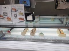 面包甜点陈列柜-BanCake·法式千层·拿破仑專門店