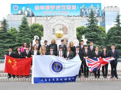 校门-上海市民办金苹果学校