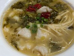 老坛酸菜鱼饭-南城香·饭香串香馄饨香(青年路店)