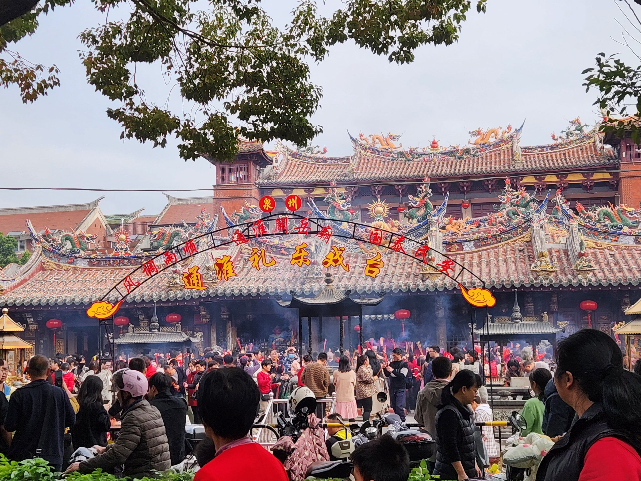 泉州关帝庙香火很旺啊