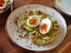 牛油果煮蛋吐司-RAC BAR(安福路店)