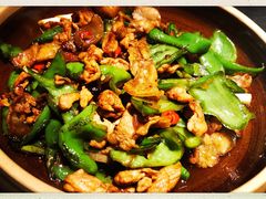 辣椒炒肉-鸽子侯·家宴·平价海鲜(市图书馆店)