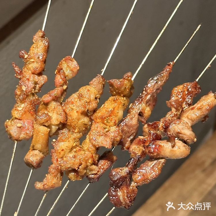 氛围感满满的烧烤店🍢人间烟火味浓‼️