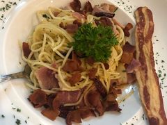 -Chom Cafe and Restaurant