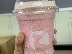 樱花莓莓酸奶-瑞幸咖啡(卓越城店)